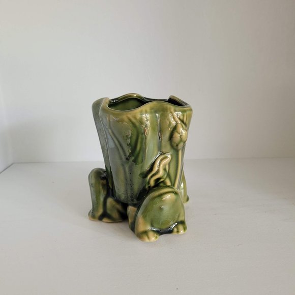 Small Avocado Green Frog Planter Vase Utensil Holder - Picture 4 of 10